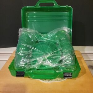 Picnic Dinnerware Plastic Carrying Case Traveling Dinnerware for 6
